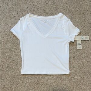 New No Boundaries White V-Neck Short Sleeve Tee